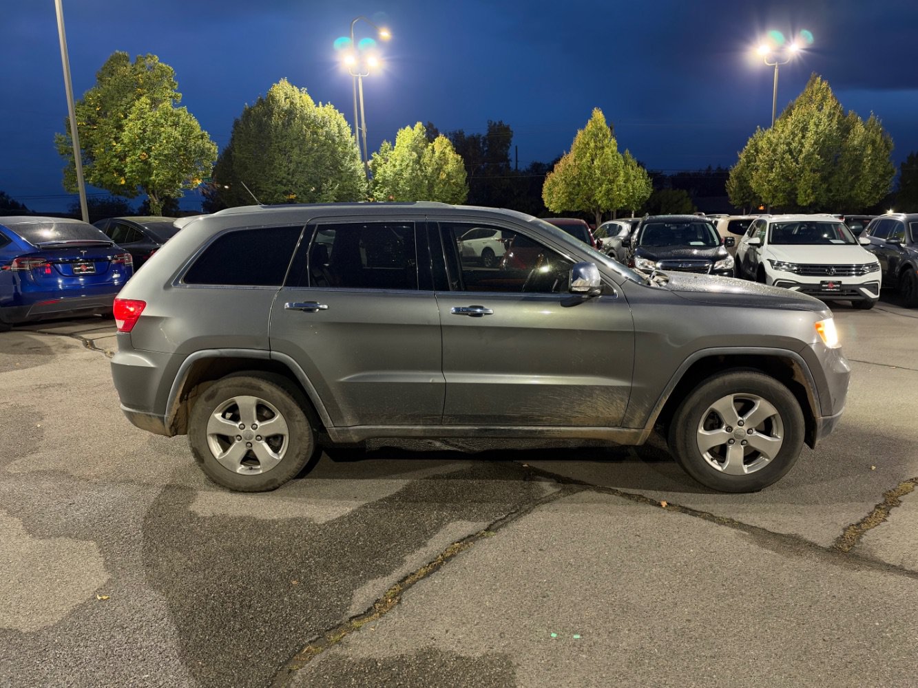 Used 2012 Jeep Grand Cherokee Overland AWD/4WD image 6