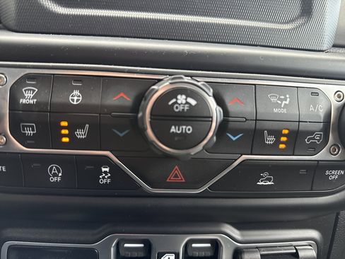 Used 2021 Jeep Gladiator Sport image 27