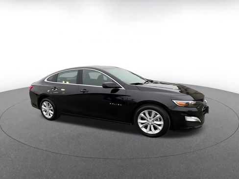 Used 2024 Chevrolet Malibu LT image 2