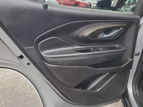 Used 2024 GMC Terrain SLE image 12