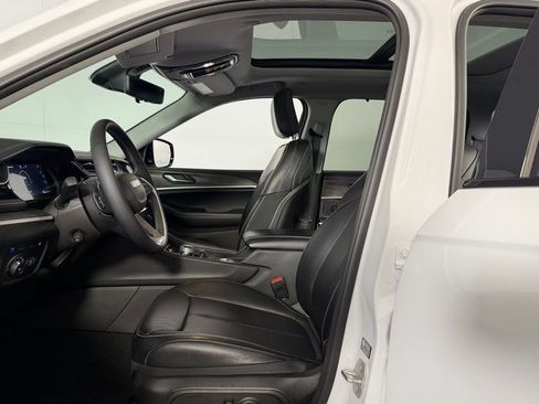 Certified 2023 Jeep Grand Cherokee 4WD 4xe w/ Luxury Tech Group II image 20