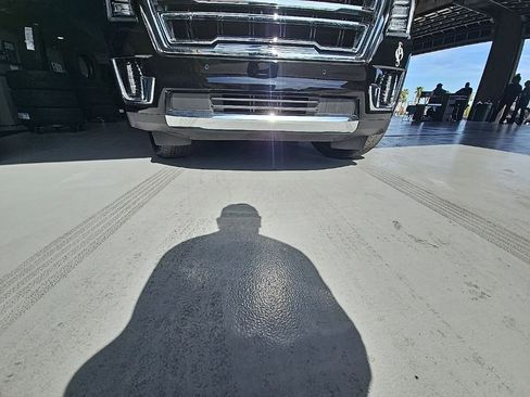 Used 2023 GMC Yukon XL SLT image 25