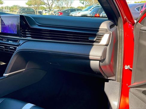 Used 2025 Toyota Camry SE image 17