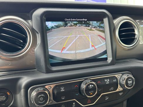 Used 2019 Jeep Wrangler Unlimited Sahara image 20