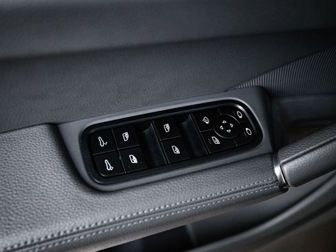 Used 2023 Porsche Cayenne Platinum Edition AWD/4WD image 22