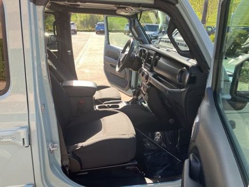 Used 2023 Jeep Wrangler Unlimited w/ Cold Weather Group image 29