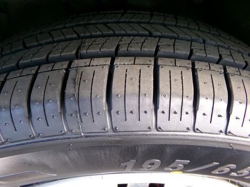 Used 2012 Hyundai Elantra GLS image 32