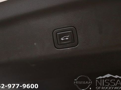 Used 2023 Chevrolet Suburban Premier image 16