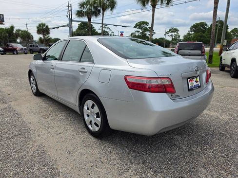 Used 2009 Toyota Camry LE FWD image 3