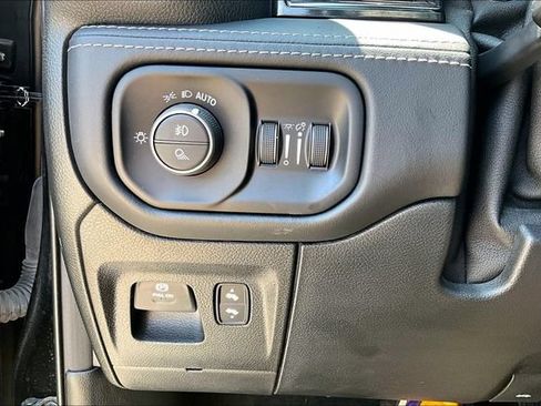 Used 2022 RAM 1500 Limited AWD/4WD image 16