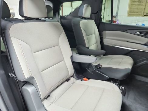 Used 2025 Chevrolet Traverse LT FWD image 45