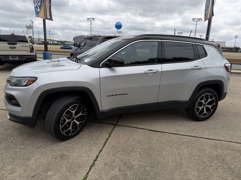 Used 2026 Jeep Compass Limited AWD/4WD image 13