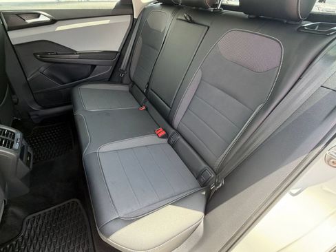 Certified 2023 Volkswagen Taos SE w/ Panoramic Sunroof Package FWD image 19