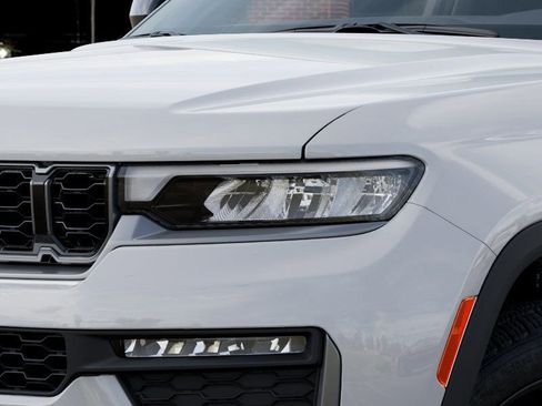 New 2026 Jeep Grand Cherokee Limited w/ Limited Altitude Package AWD/4WD image 10