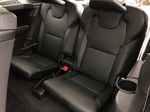 Used 2018 Volvo XC90 T5 Momentum w/ Convenience Package image 36