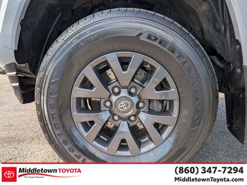 Certified 2020 Toyota Tacoma SR5 AWD/4WD image 9