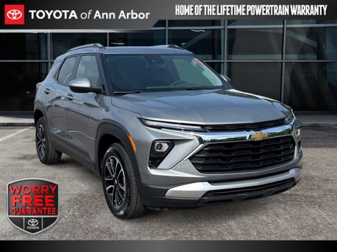 Used 2024 Chevrolet TrailBlazer LT w/ LT Cold Weather Package AWD/4WD image 1