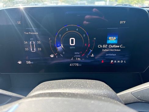 Used 2025 Chevrolet Traverse LT FWD image 10