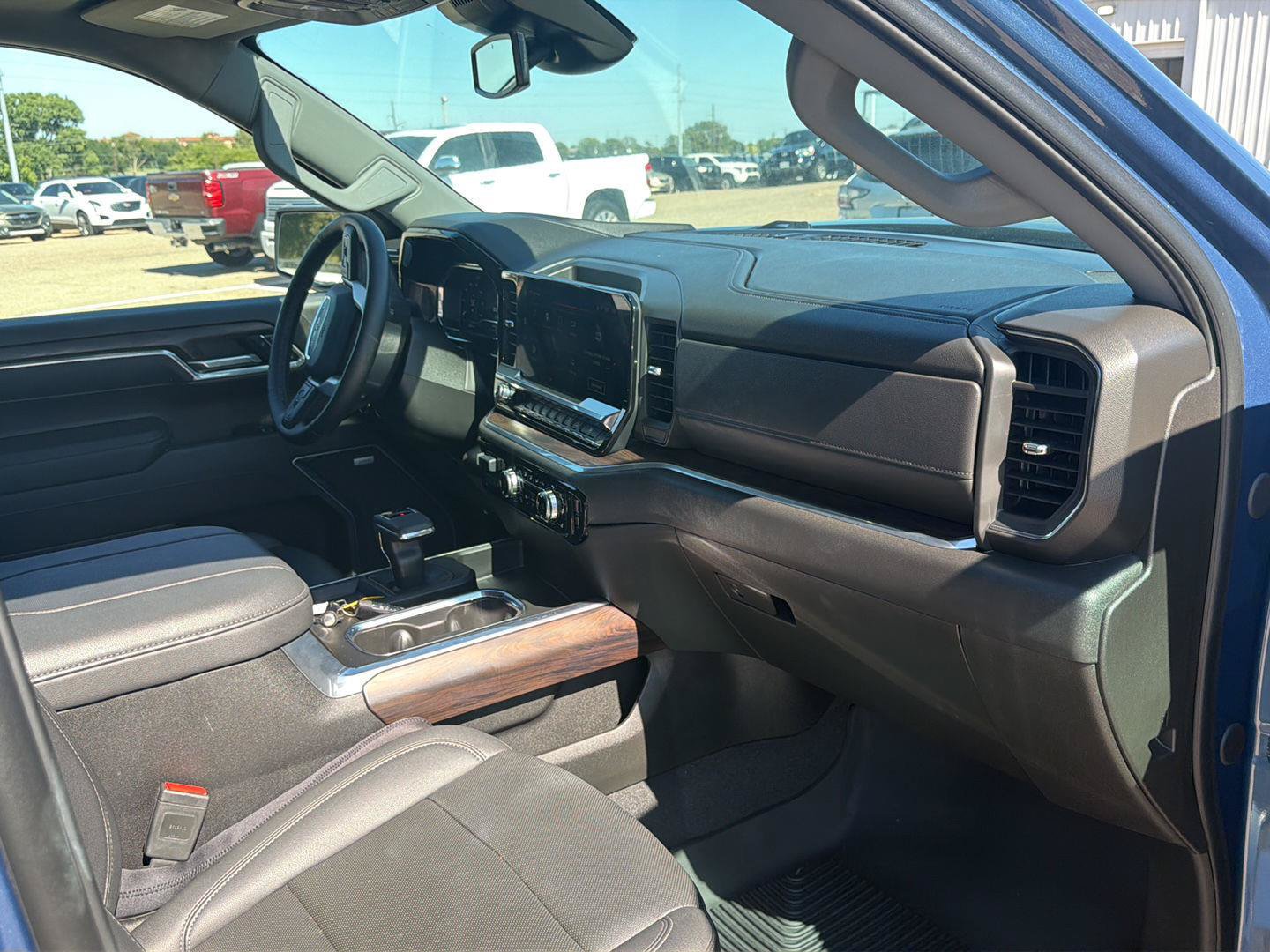 Used 2024 GMC Sierra 1500 SLT w/ SLT Premium Plus Package AWD/4WD image 19