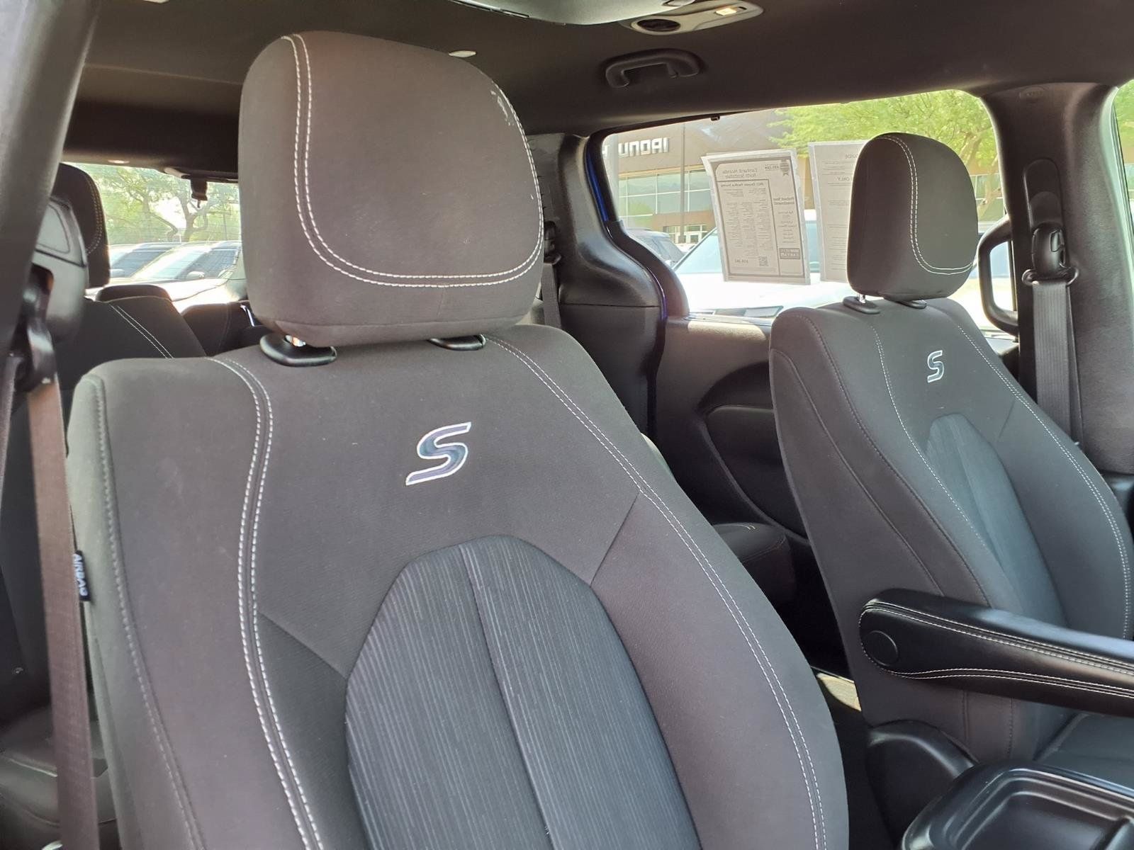 Used 2021 Chrysler Pacifica Touring w/ S Appearance Package FWD image 12