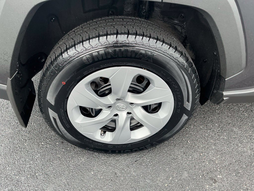 Certified 2024 Toyota RAV4 LE AWD/4WD image 5