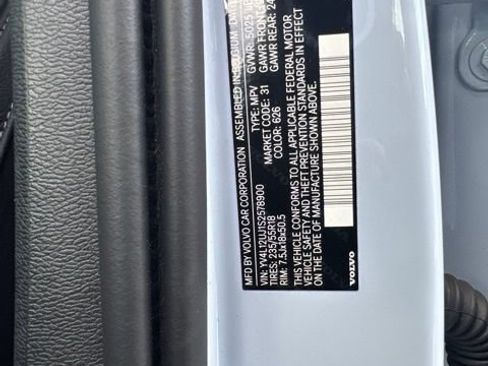 Certified 2025 Volvo XC40 B5 Core AWD/4WD image 26