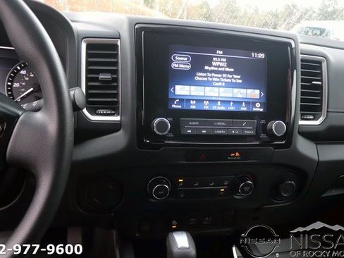 Used 2022 Nissan Frontier SV w/ Technology Package image 18