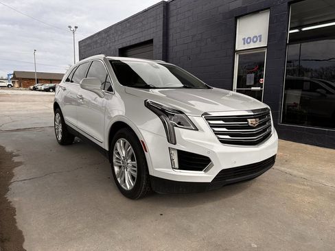Used 2017 Cadillac XT5 Premium Luxury image 2