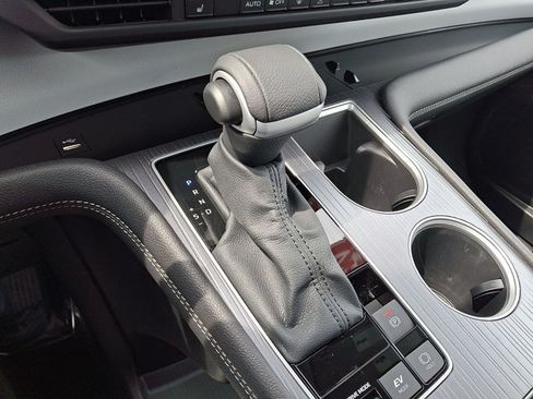 Certified 2025 Toyota Sienna XLE FWD image 13