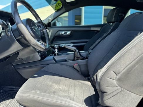 Used 2016 Ford Mustang Coupe image 4