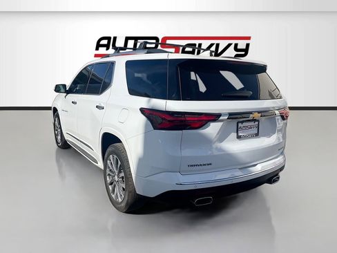 Used 2023 Chevrolet Traverse Premier w/ LPO, 'HIT The Road' Package FWD image 5
