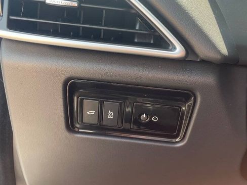 Used 2019 Jaguar F-PACE AWD/4WD image 23