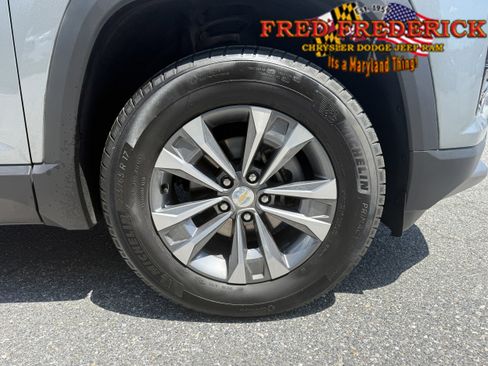 Used 2025 Chevrolet Equinox LT AWD/4WD image 10