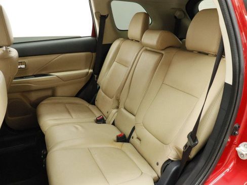 Used 2016 Mitsubishi Outlander GT AWD/4WD image 29