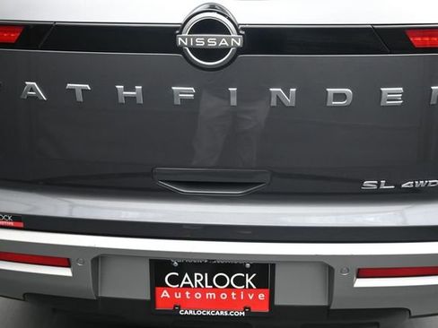 Used 2025 Nissan Pathfinder SL AWD/4WD image 15
