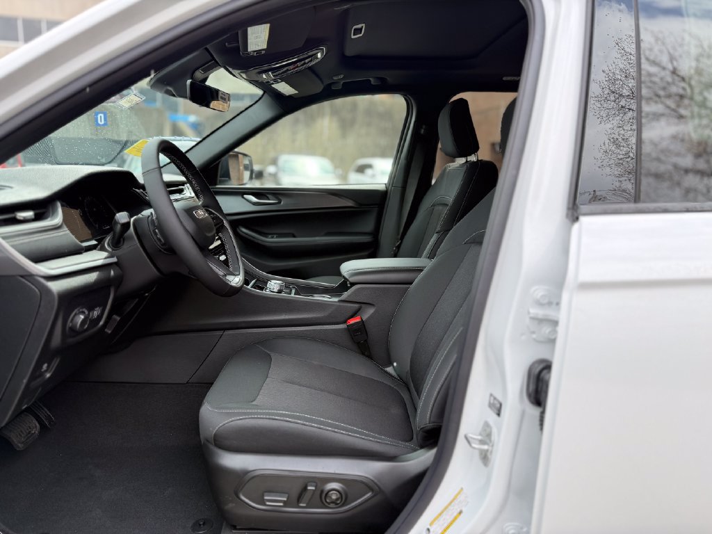 New 2026 Jeep Grand Cherokee Laredo X AWD/4WD image 9