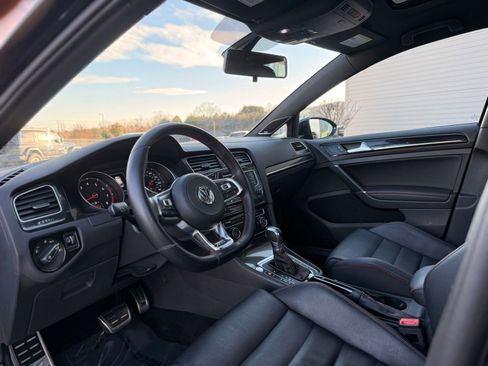 Used 2017 Volkswagen GTI SE image 17