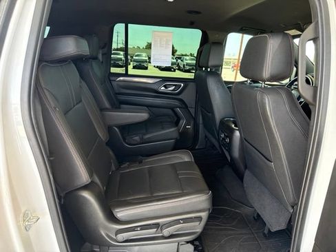 Used 2021 Chevrolet Suburban RST w/ Luxury Package RWD image 10