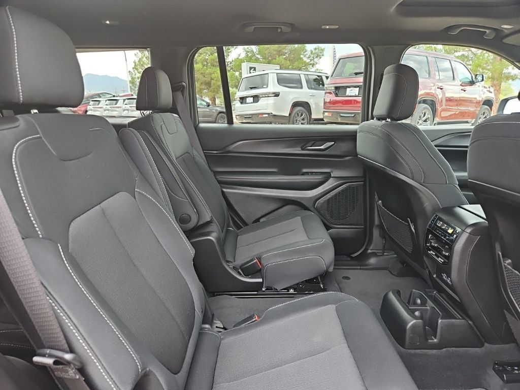 Used 2025 Jeep Grand Cherokee L Laredo w/ Trailer Tow Package AWD/4WD image 28