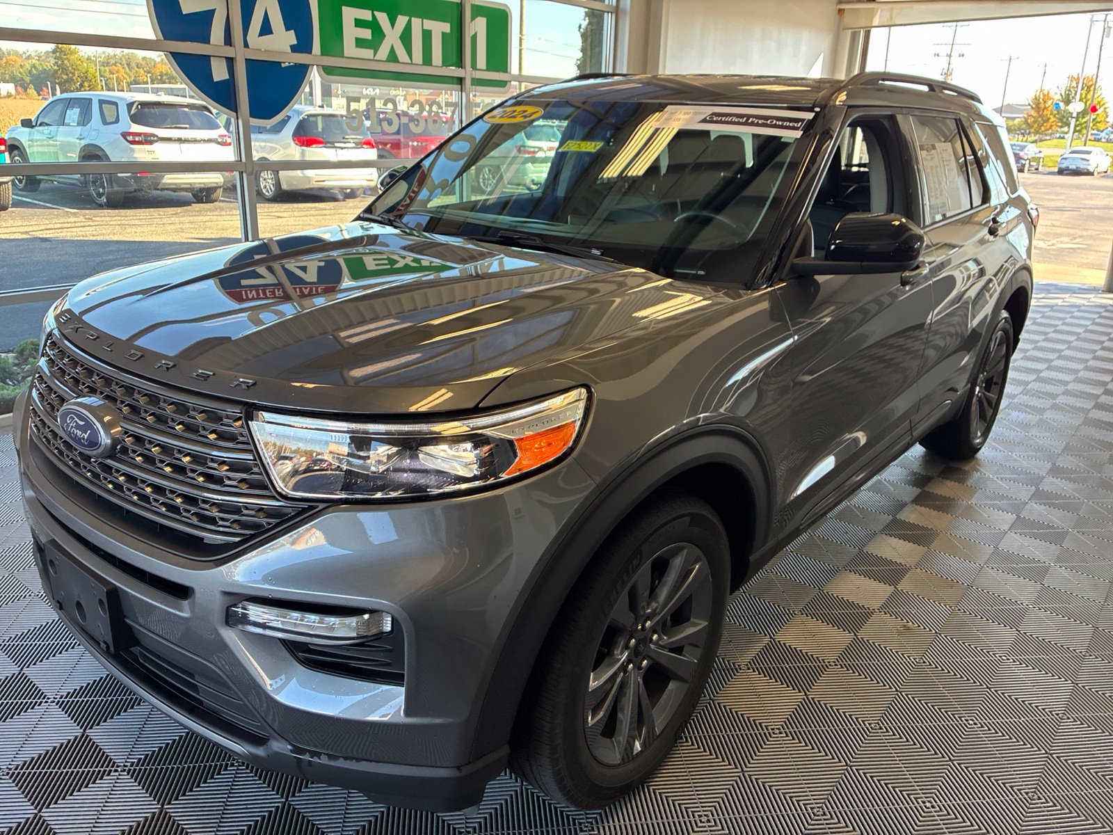 Used 2024 Ford Explorer XLT w/ Equipment Group 202A AWD/4WD image 3