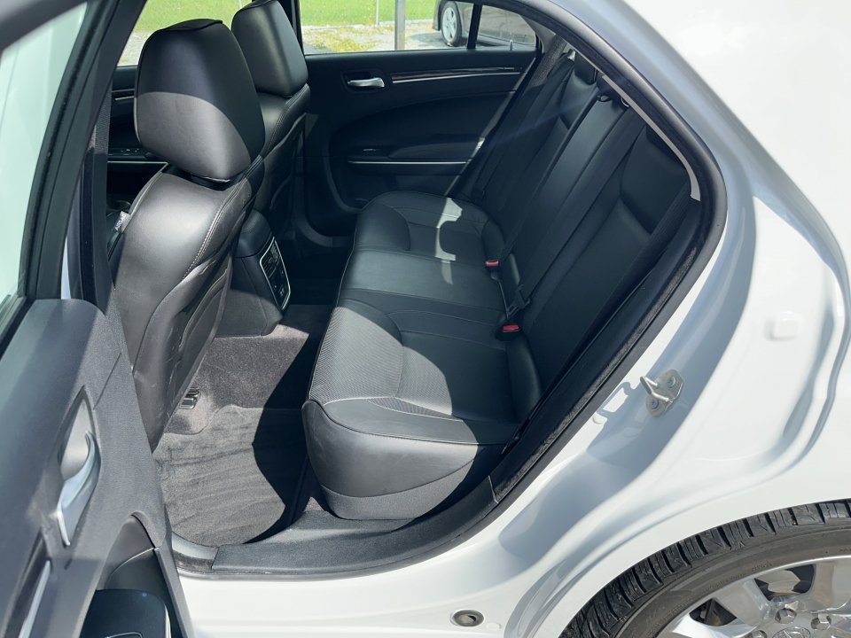 Used 2018 Chrysler 300 Limited w/ Safetytec Plus Group RWD image 16