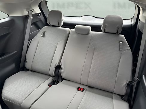 Used 2025 Toyota Sienna LE FWD image 13