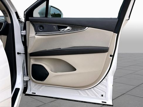 Used 2019 Lincoln Nautilus Reserve FWD image 23