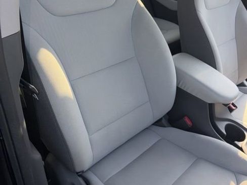 Used 2022 Hyundai Ioniq SE image 21