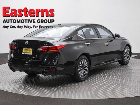 Used 2024 Nissan Altima 2.5 SV w/ SV Premium Package FWD image 5