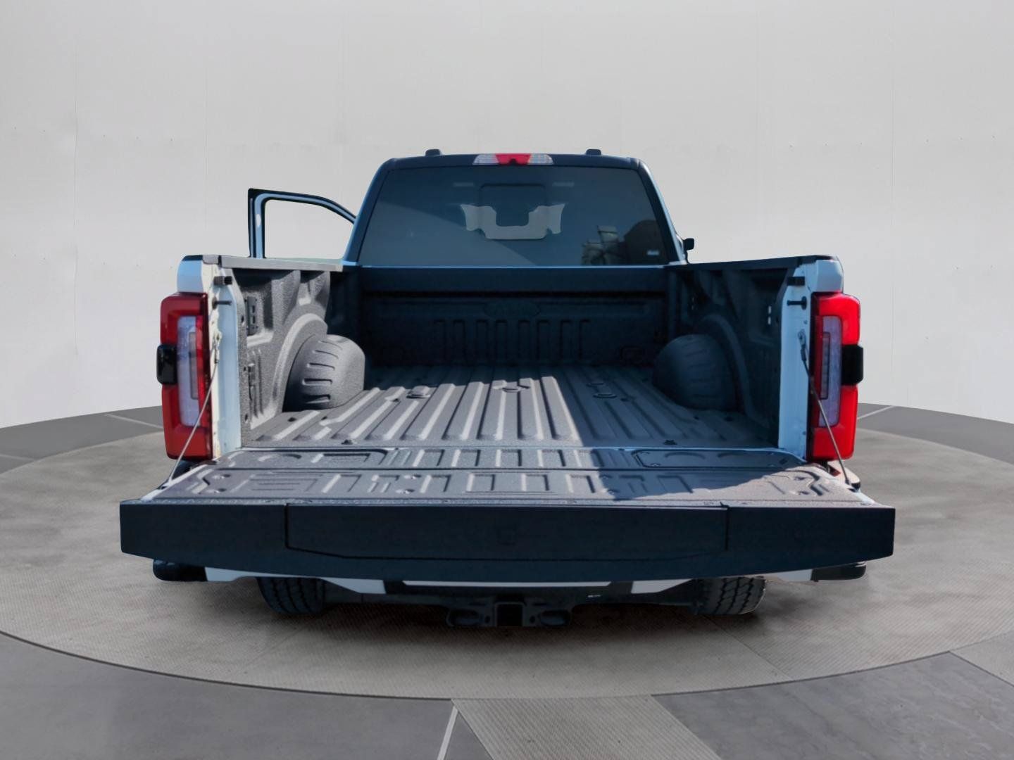 Used 2026 Ford F250 Platinum AWD/4WD image 2