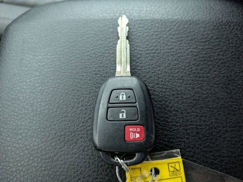 Certified 2021 Toyota Tacoma SR5 image 29