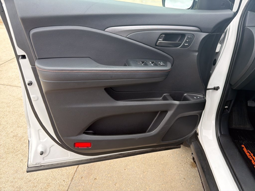 Certified 2023 Honda Passport TrailSport image 12