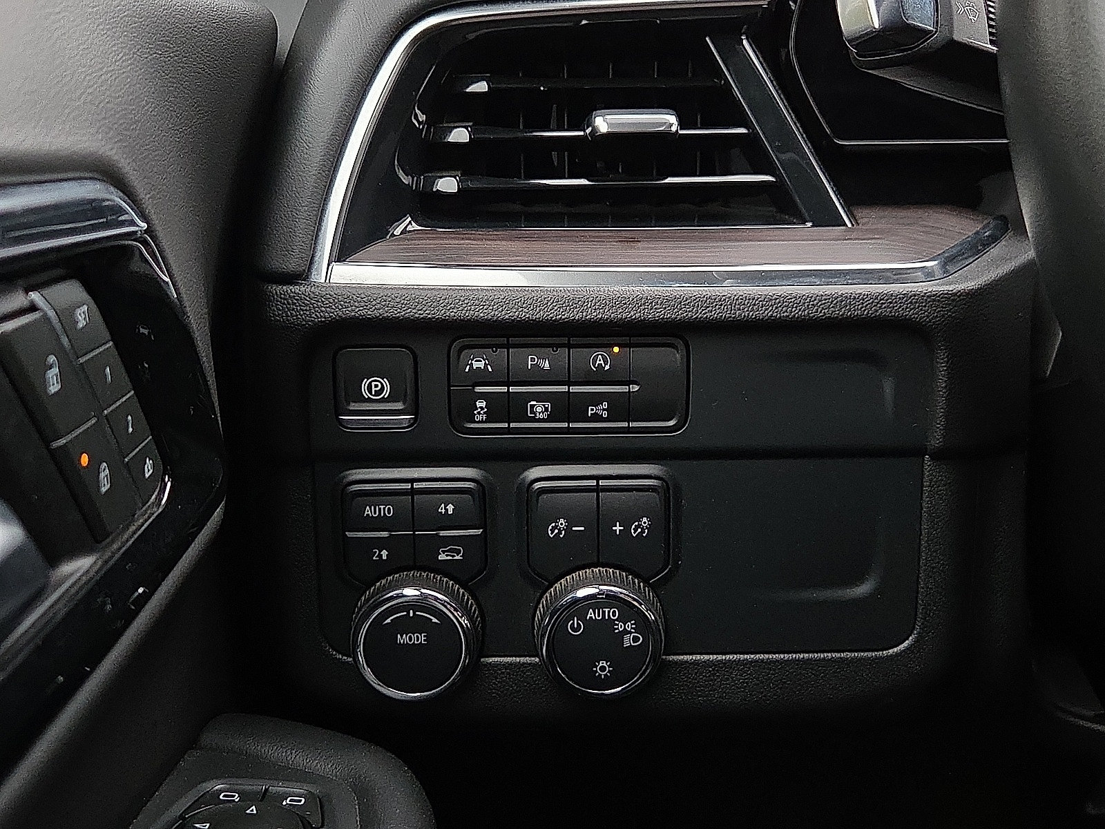 Used 2025 Chevrolet Tahoe LT AWD/4WD image 21