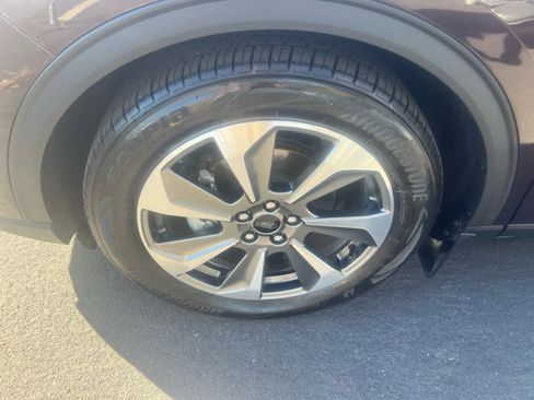 Used 2023 Ford Escape Platinum w/ Premium Technology Package image 6